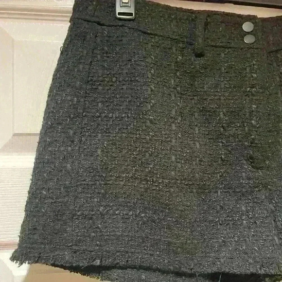 House of Harlow Black tweed shorts - Picture 2 of 3